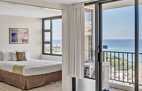 Waikiki Banyan Tower 2 Suite 3704