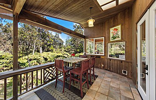Maile Treehouse