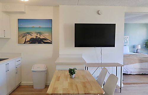 Waikiki Banyan 6th Floor Unit