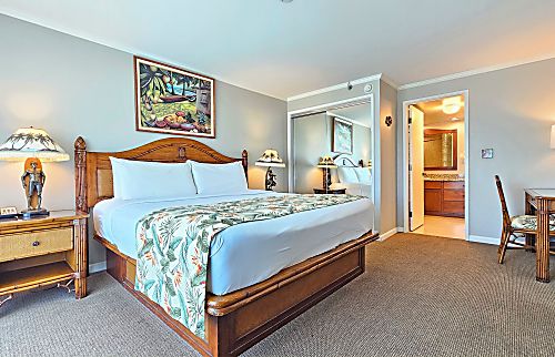 Luana Waikiki 15th Floor King Suite