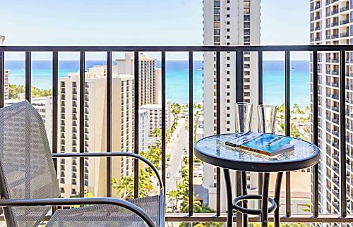 Waikiki Banyan 2601