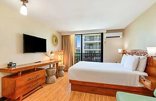 Bamboo Waikiki Studio 802