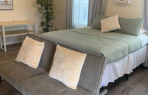 Spacious Studio Retreat Near Beaches