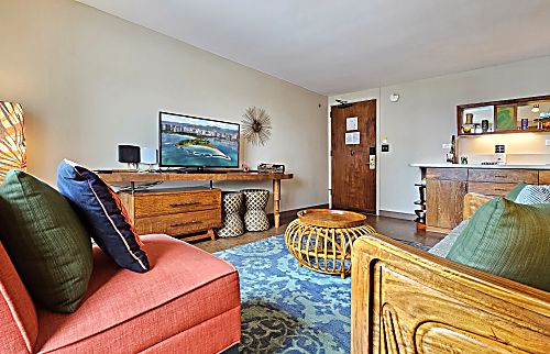 Waikiki 1 Bedroom Condo with Pool