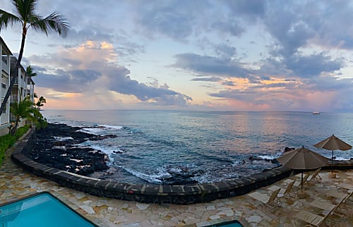 Oceanfront Kona Condo