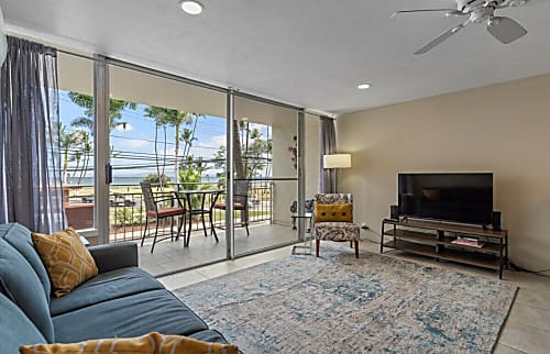 Elegant Surfside Condo at Kalama Park