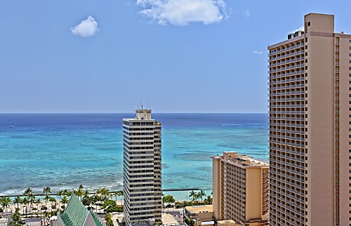Waikiki Banyan Suite - 3006