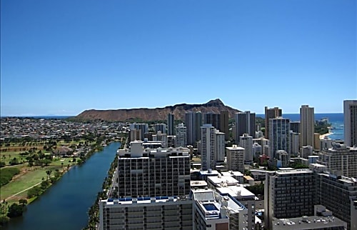 "Island Colony Waikiki" 