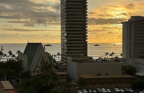 Waikiki Banyan Plumeria Suite