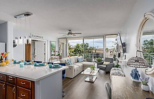 Kihei OceanfrontCondo with Panoramic Beach View