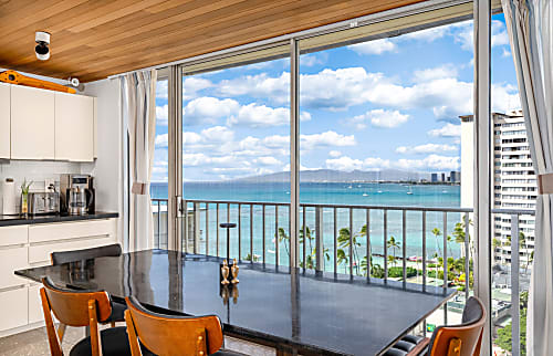 Diamon Head Beach Hotel 1402