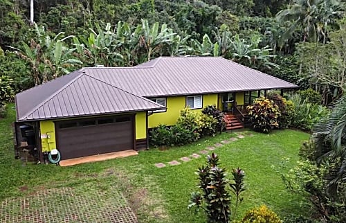 Skipper’s Beach Cabana