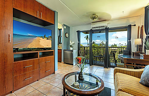 Kihei Akahi Corner Studio