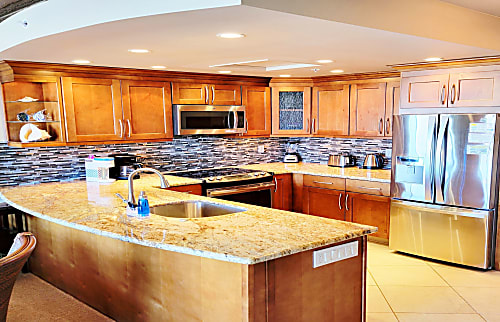 The Whaler 11th Floor