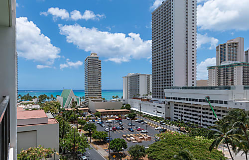 Waikiki Banyan Plumeria Suite
