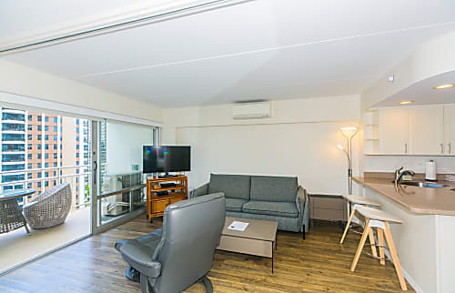 Ilikai Hotel 1 Bedroom Lagoon View 13th Floor