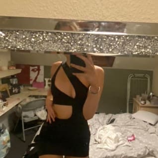 black mini dress 