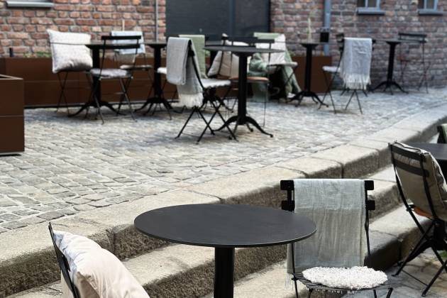 Haandtryk - Bakgården