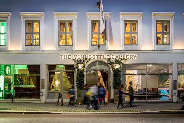 The Mini Bottle Gallery - Festsalen