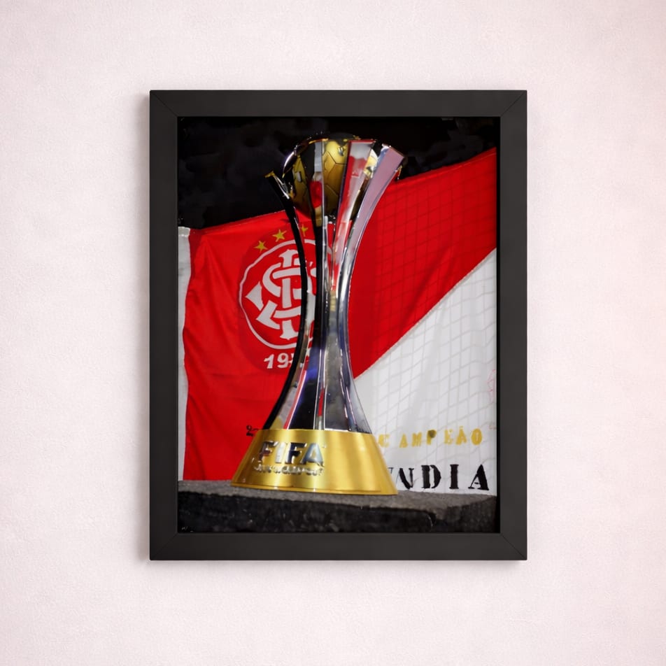 Quadro Internacional Mundial 2006 moldurado em composição decorativa
