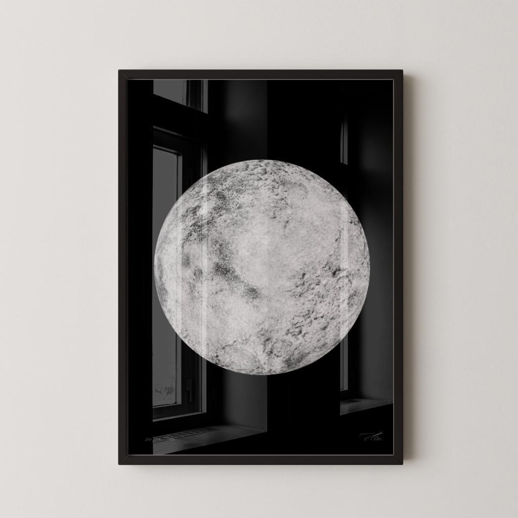 Quadro Lua 30 x 42 cm com moldura preta