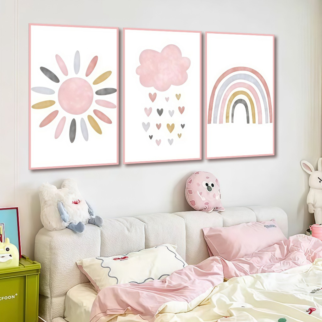 Quadro decorativo infantil com sol, nuvens e arco-íris coloridos