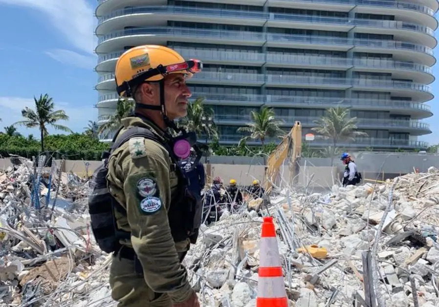 Miami-Dade County Mayor Daniella Levine Cava honoring the IDF National Rescue Unit (Photo: Daniella Levine Cava/Twitter)