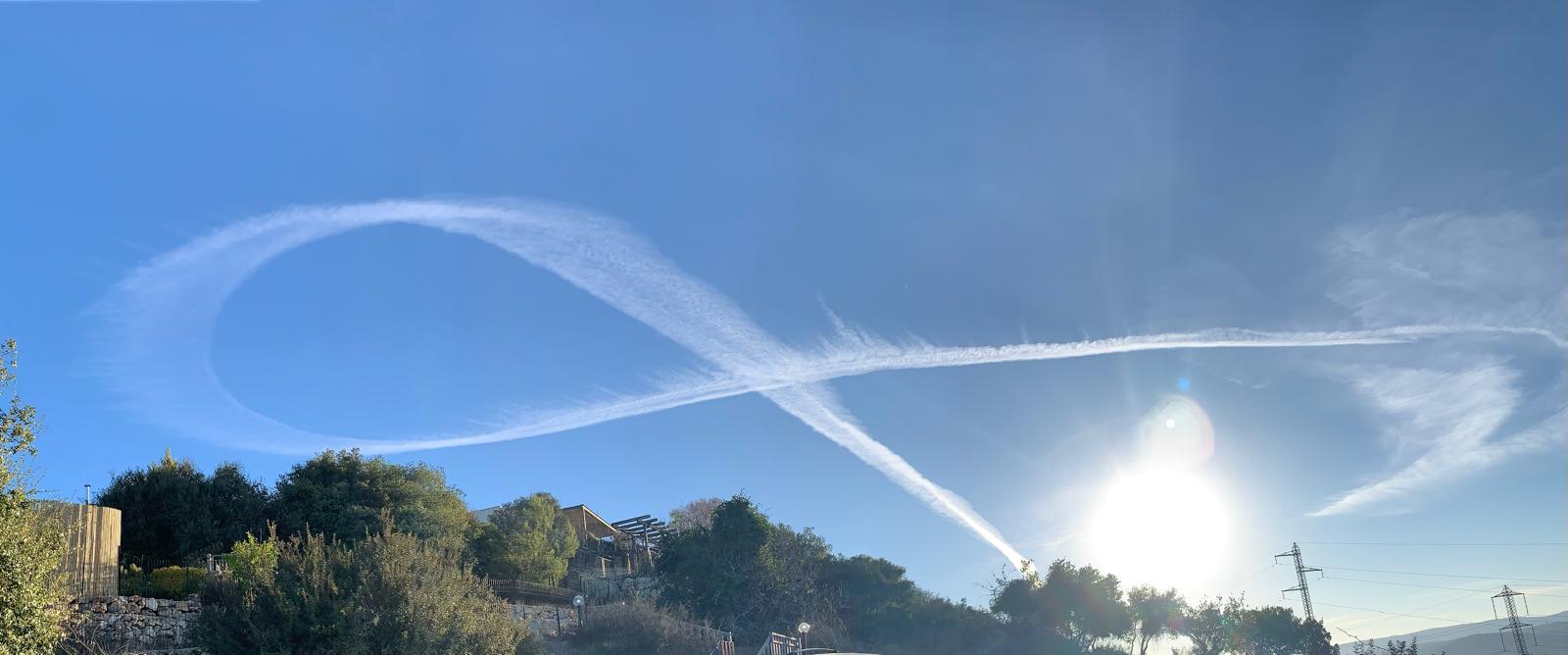 The symbol of "Bring the Hostages Home" seen over the skies in central Israel, December 16, 2024. (Photo: Yossi Aloni Flash90)