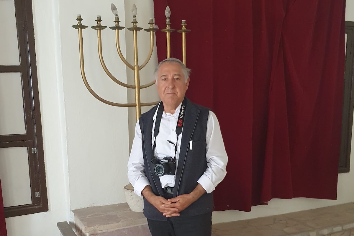 Kamal Sido meets with Sheikh Mowafaq Tarif, the spiritual leader of the Druze in Israel (Photo courtesy)