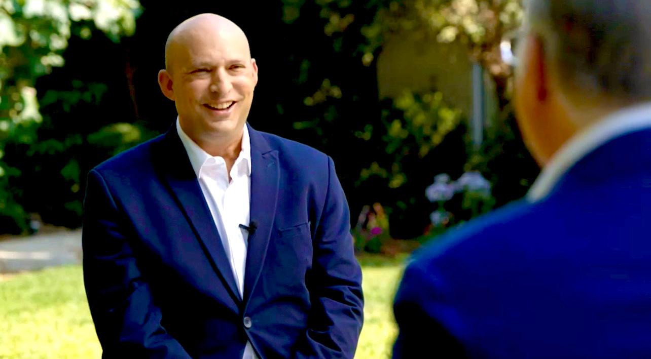 Joel C. Rosenberg speaks with former Israeli Prime Minister Naftali Bennett (Photo: ALL ISRAEL NEWS)