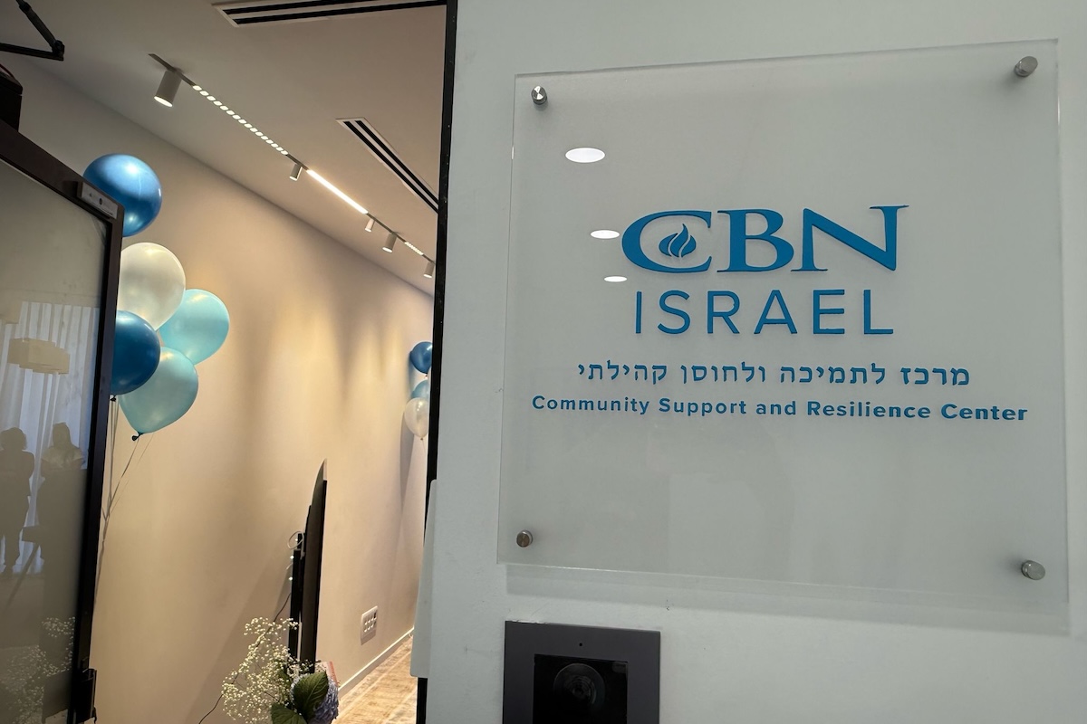 Arik Pelled speaking at CBN's Community Support and Resilience Center (Photo: Nicole Jansezian)