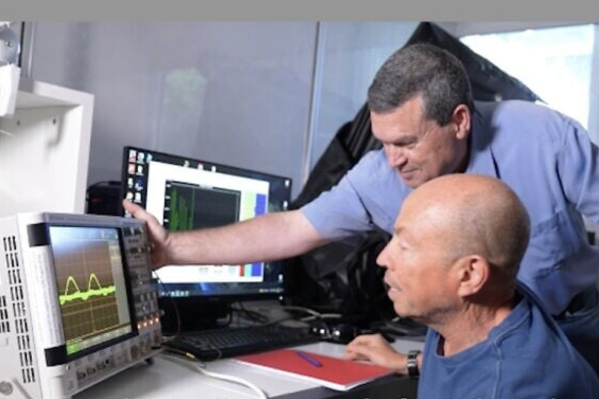 Researchers place a muon detector in a cavern beneath the Gihon Spring in 2023. (Photo: Gilad Mizrachi / Tel Aviv University)