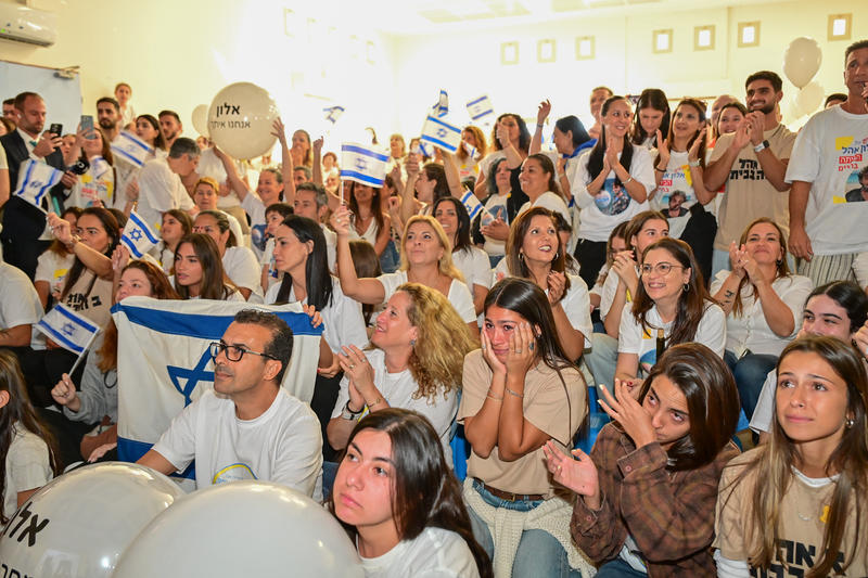 Family and friends of Israeli hostage Alon Ohel watch his release from Hamas captivity in Moshav Lavon, October 13, 2025. Photo by Michael Giladi/Flash90
