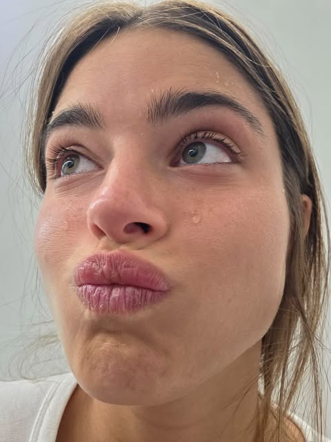 AMAZON, ¡YA VOYYYYY!🥹

Años soñando con este momento y por fin está pasando
Un día Roberto, mi mánager, tiró un “háganle una telenovela…