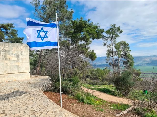 Captain Eitan Oster led an IDF force in southern Lebanon, standing at the forefront of the battle.
Eitan fell in a courageous battle onā¦