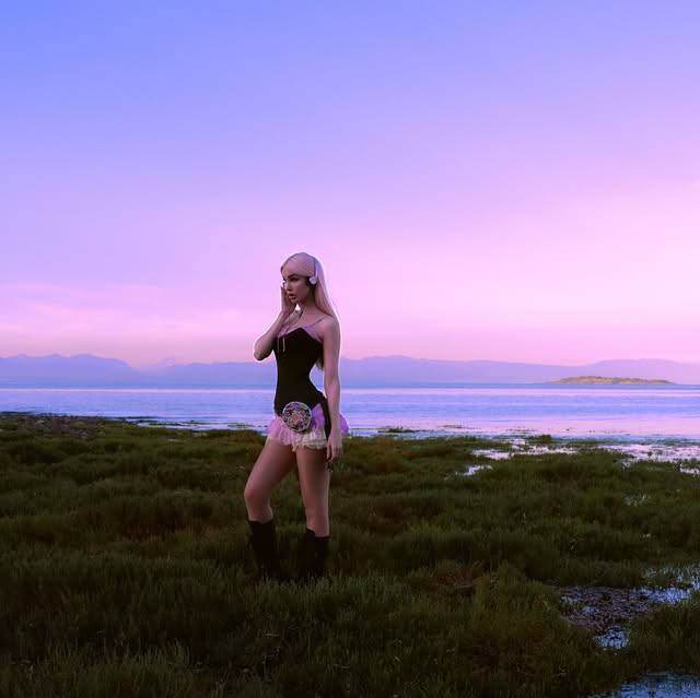 title track from my upcoming album ‘my universe’ is coming next friday!!! weeeee 🫧

shot by @riz.ugh