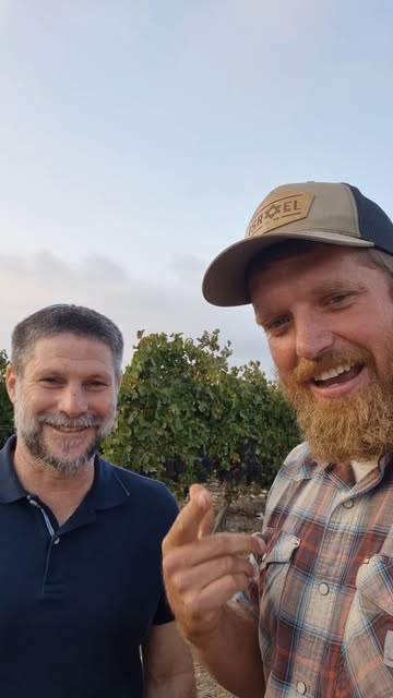 Guess who we just bumped into out in the vineyard?
Bezalel Smotrich stopped by during the harvest and thanked our volunteers for being h…