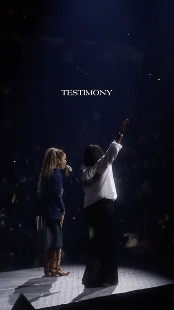 What a powerful moment worshiping with @iamterrian on the Come Worship! Tour! Thousands of voices declaring that they are living, breathi…