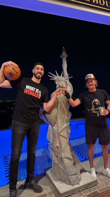 🚨BREAKING - @kidrock has officially declared himself a woman and is joining me in the 2027 @wnba Draft.
Shaq and Kobe walked so we could…