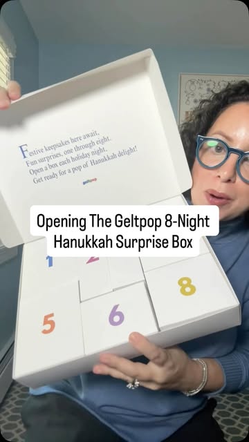 The brand is @geltpop and they sent this to me as an early Chanukah present so thank you!! And I loooooove seeing brands make Jewish Chan…
