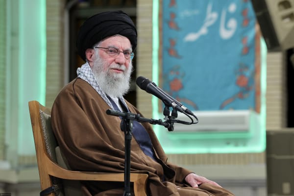 Iranian leader Ayatollah Khamenei reportedly hiding in underground bunker as evidence of US strike increases