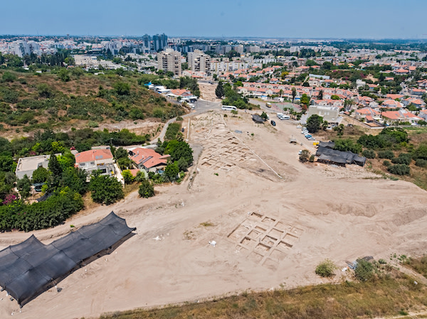Byzantine-era mosaic found in Yavne (Photo: Assaf Peretz/ Israel Antiquities Authority)