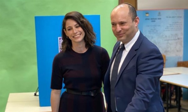 Prime Minister Naftali Bennett with his wife, Gilat, and their four children, Yoni, Michal, Avigail and David (Photo: Avi Mayer Twitter feed)