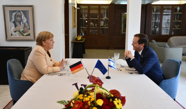 Prime Minister Naftali Bennett and outgoing German Chancellor Angel Merkel deliver remarks before this start of the Cabinet meeting, Oct. 10, 2021 (Photo: Amos Ben-Gershom/GPO)