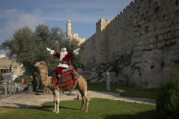 Christmas tree lighting at De La Salle Church in Jerusalem, Dec. 12, 2021 (Photo: ALL ISRAEL NEWS)