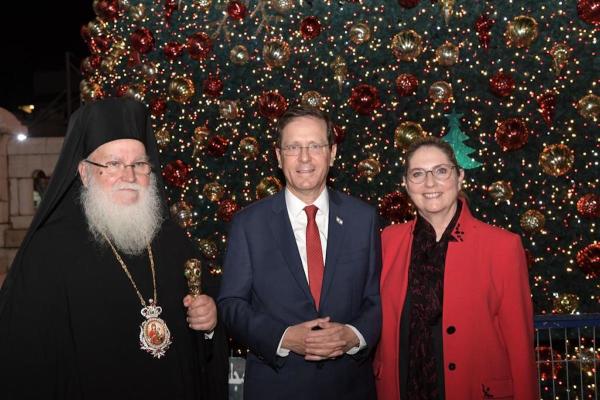 Christmas tree lighting at De La Salle Church in Jerusalem, Dec. 12, 2021 (Photo: ALL ISRAEL NEWS)