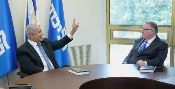 Joel C. Rosenberg and a delegation of Evangelicals meet with former Israeli Prime Minister Benjamin Netanyahu, Apr. 28, 2022 (Photo: Yehuda Chamorro/CBN News)
