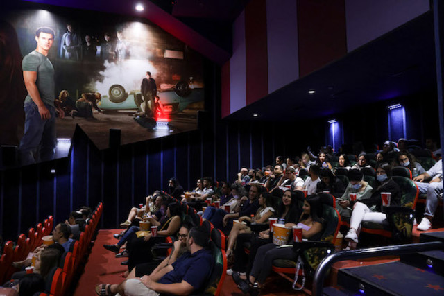 Israelis attend a movie at the Cinema City theater in Jerusalem on the official reopening night after 14 months of closure during the coronavirus pandemic, May 27, 2021. (Photo: Olivier Fitoussi/Flash90)