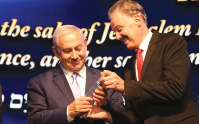 Mike Evans and Prime Minister Benjamin Netanyahu (photo credit: Friends of Zion Museum)