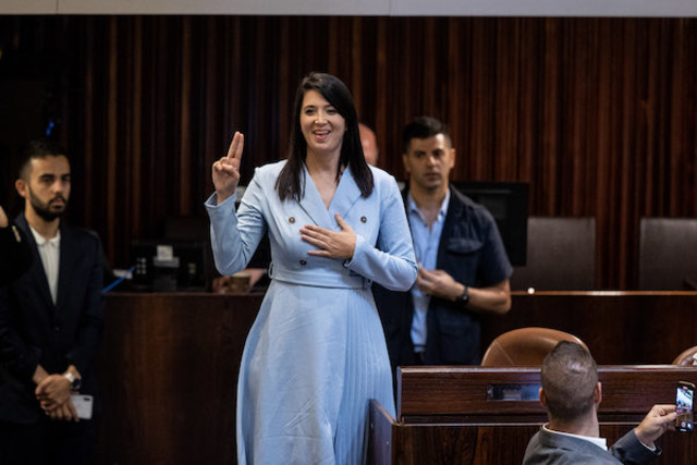 Shirley Pinto, the first deaf Knesset member during a swearing in ceremony of new Israeli parliament members at the Knesset, June 16, 2021. (Photo: Yonatan Sindel/Flash90)